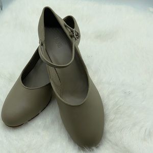 Bloch Tan Encore Character Shoe
